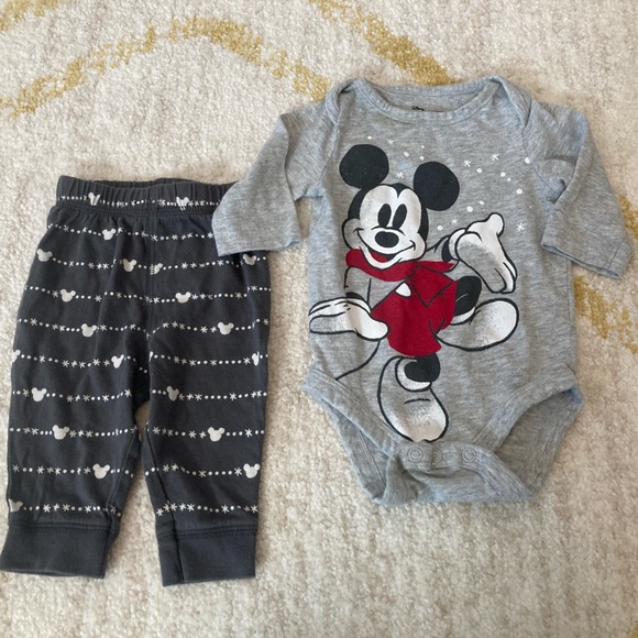 Disney Baby Mickey Mouse Christmas onesie and pant set in size newborn - Picture 1 of 5